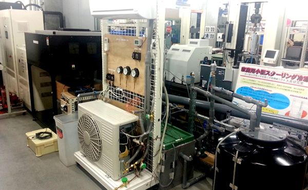 屋上緑化蓄熱空調システムのモデル実験装置